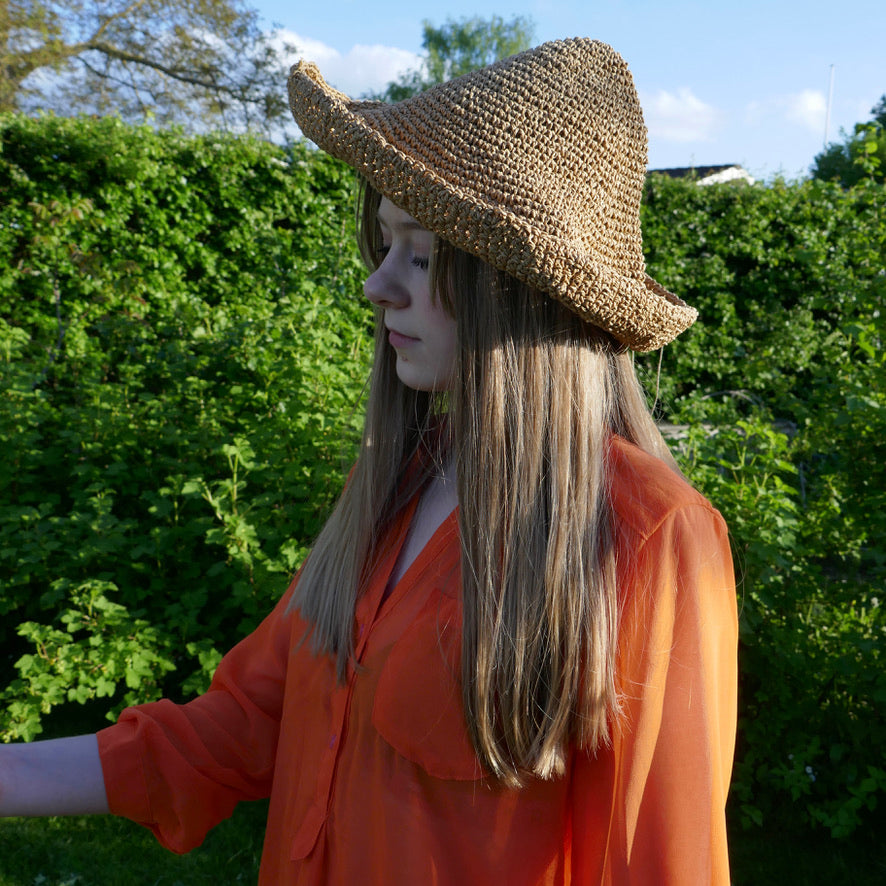 Sommerhat <br>af raffia strå