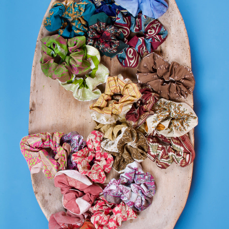 Scrunchies af vintage sarier | Bæredygtige gaver fra Planetwize | www.planetwize.dk